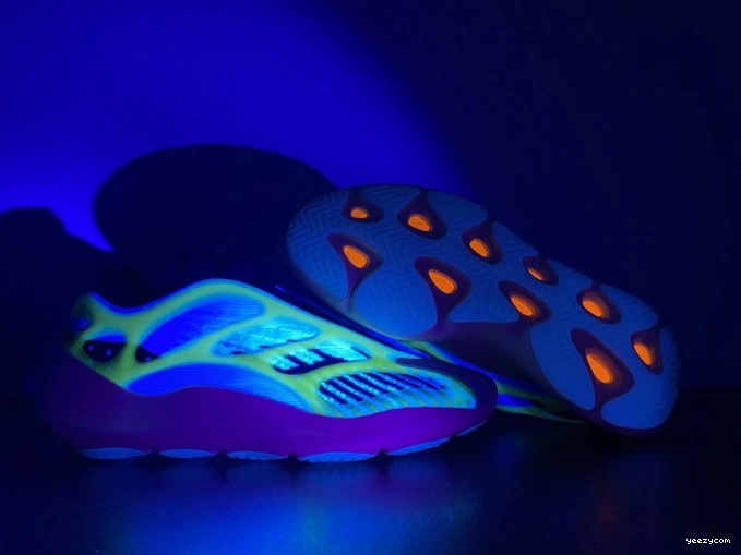 Fade ID1674 Yeezy V3 700 Salt Adidas 0924